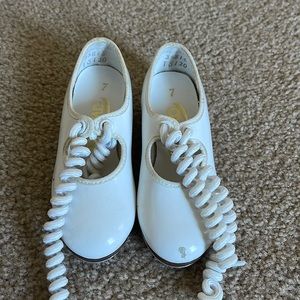 white tap shoes size 7